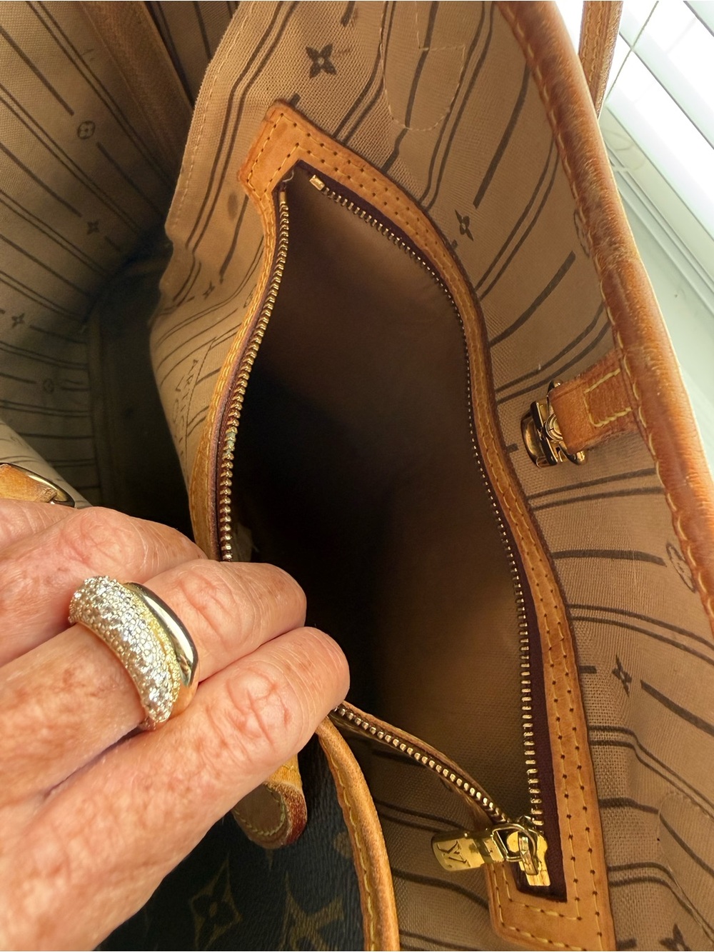 🤩 AUTHENTIC Louis Vuitton Monogram Canvas Neverfull MM Tote in Brown and Tan - Picture 6 of 14